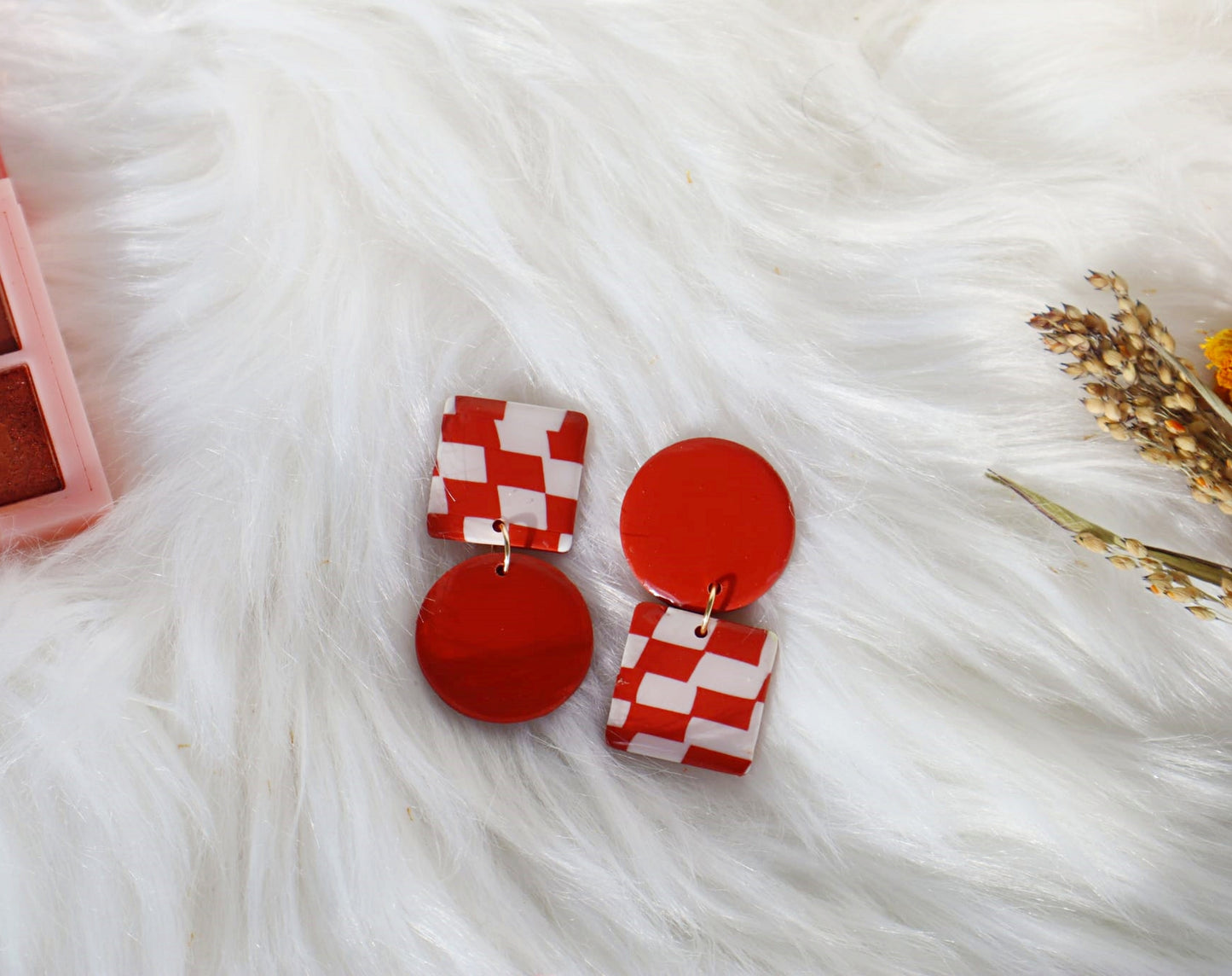 Boucles d'oreilles artisanales terracotta Mix matched - Bijoux faits main en France – Créations artisanales uniques | Andreina Clay