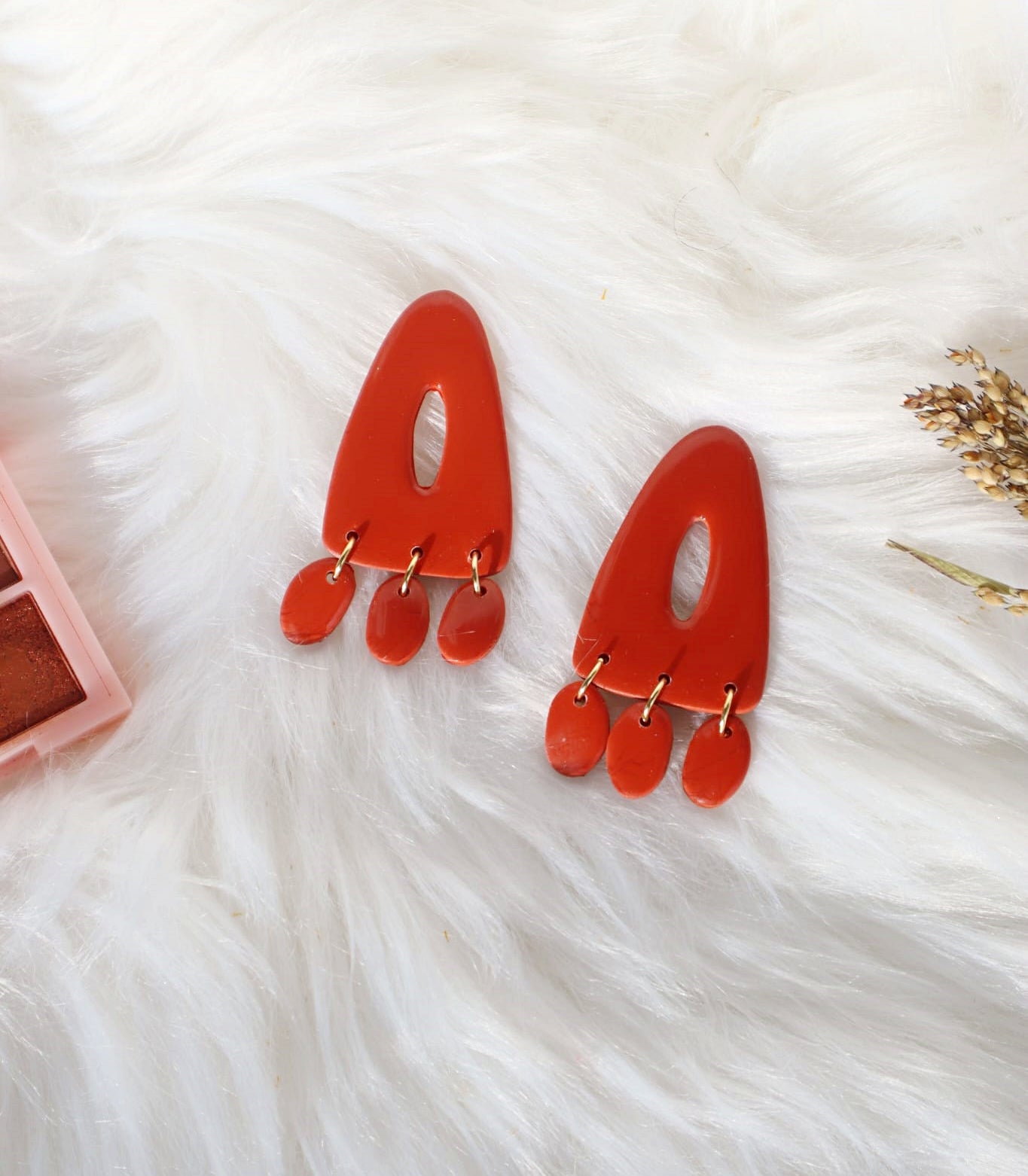 Boucles d'oreilles artisanales terracotta triangulaires - Bijoux faits main en France – Créations artisanales uniques | Andreina Clay