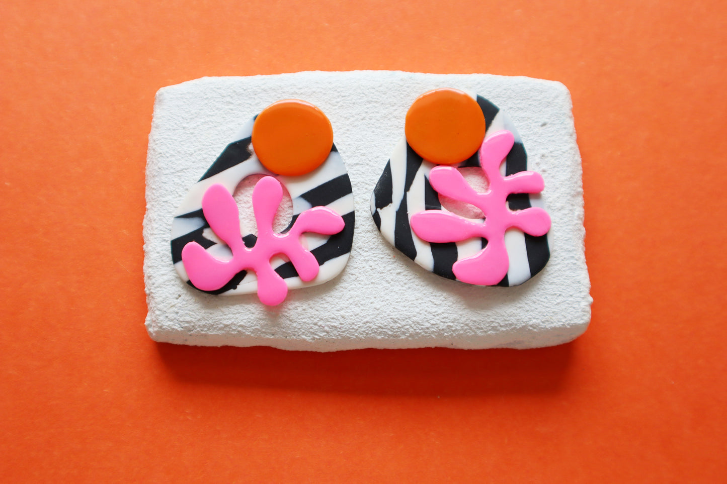 Boucles d’oreilles en argile polymère « Coral Fusion » inspirées de Matisse - Perla - Clous de déclaration uniques