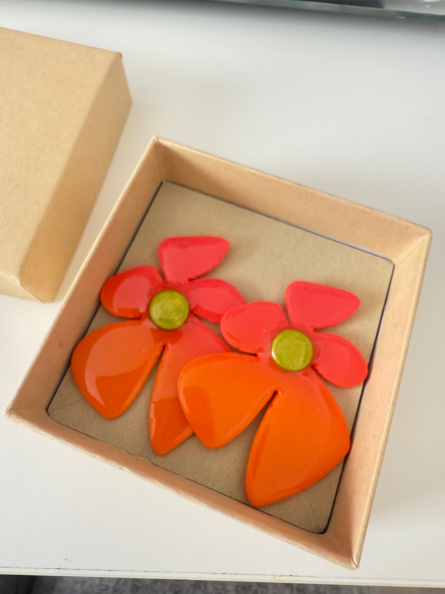 Polymer clay Groovy 70's Flowers "Flower power" 🌸- Lightweight studs