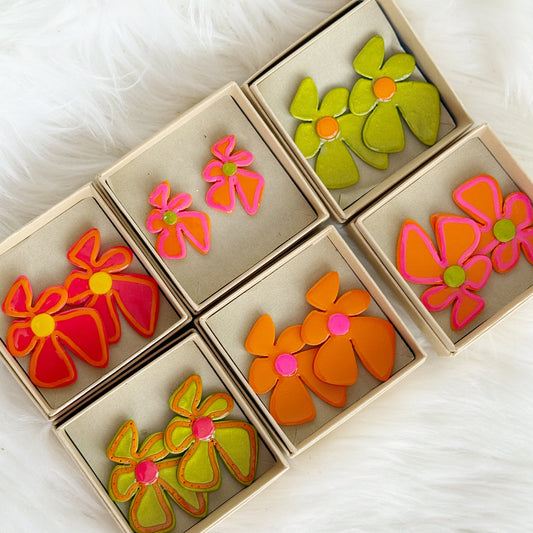 Polymer clay Groovy 70's Flowers "Flower power" 🌸- Lightweight studs