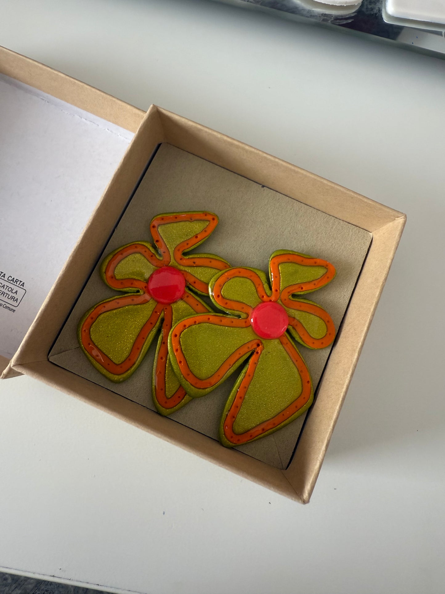 Polymer clay Groovy 70's Flowers "Flower power" 🌸- Lightweight studs