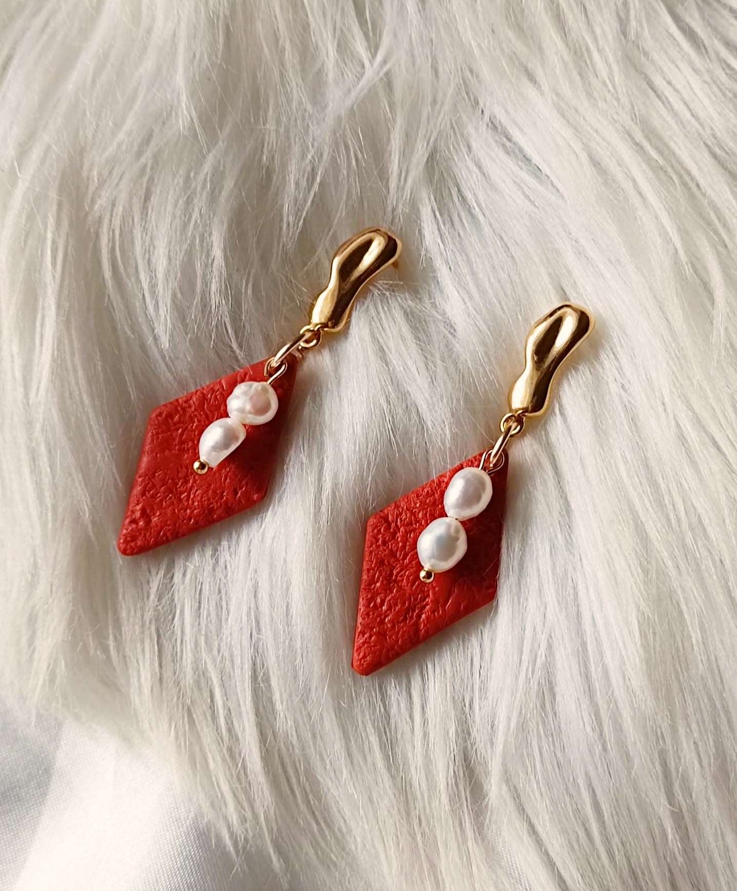 Terracotta Minimalist Polymer clay earrings - ANIKA- Terracotta textured earrings with freshwater pearls