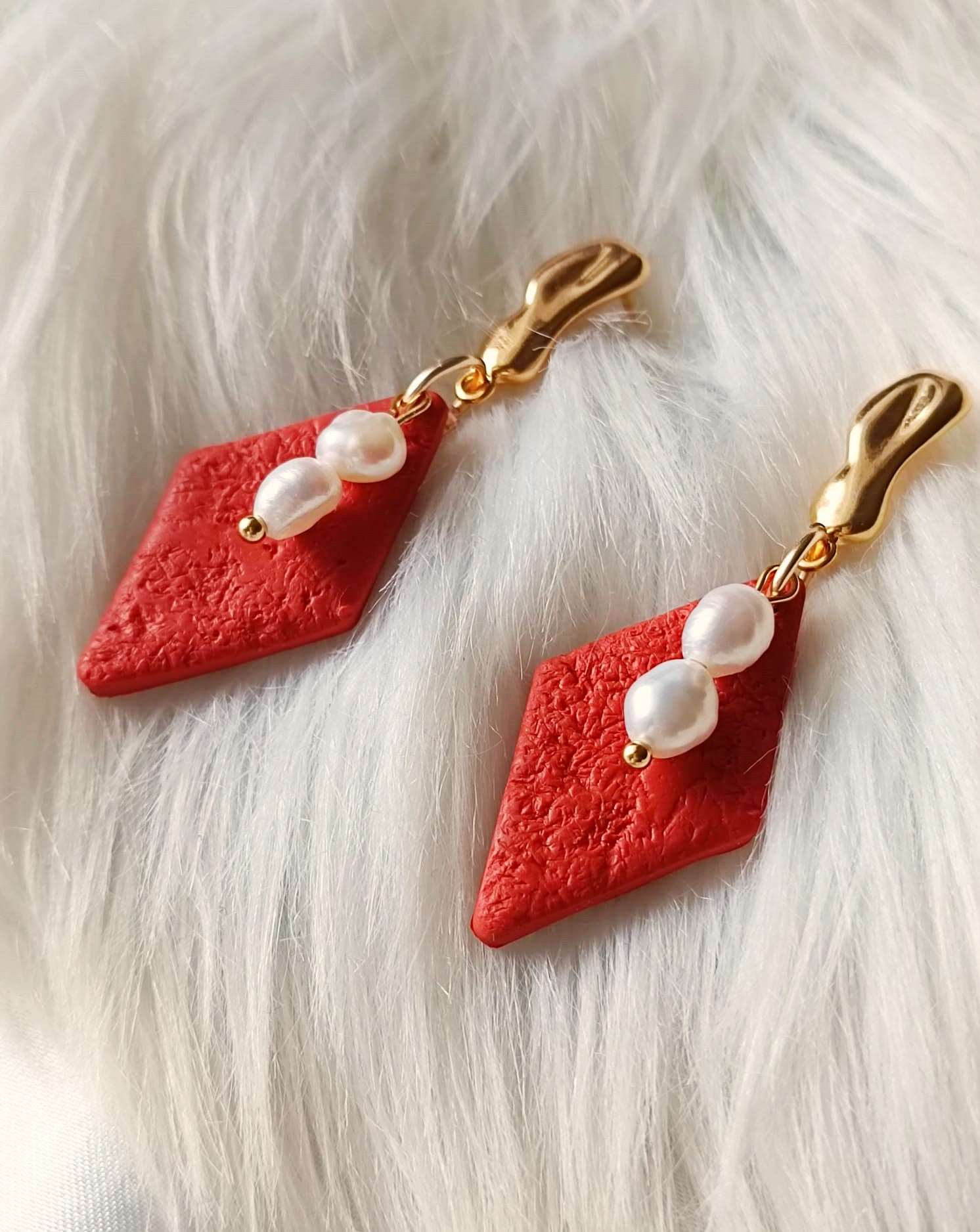 Terracotta Minimalist Polymer clay earrings - ANIKA- Terracotta textured earrings with freshwater pearls