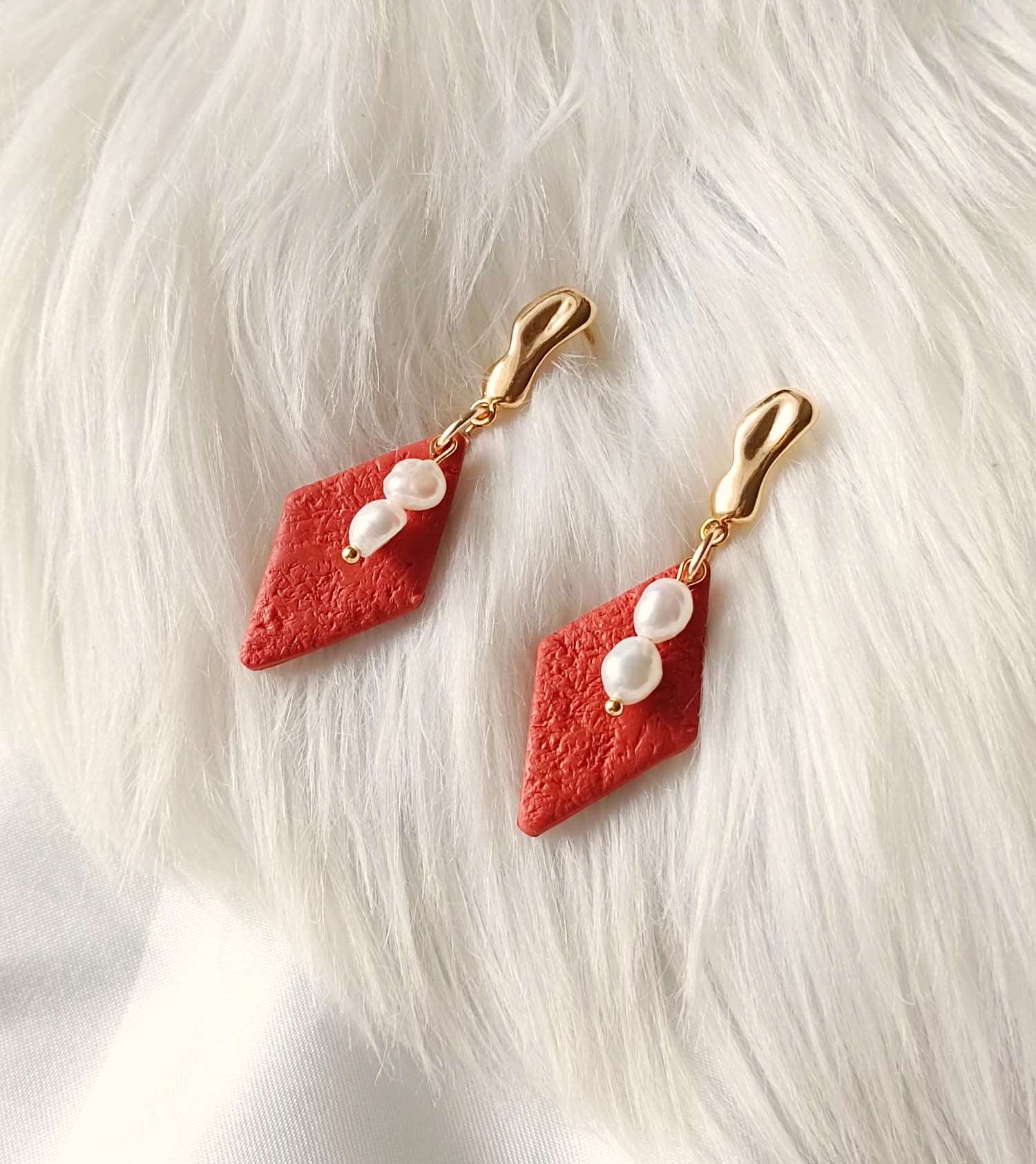 Terracotta Minimalist Polymer clay earrings - ANIKA- Terracotta textured earrings with freshwater pearls