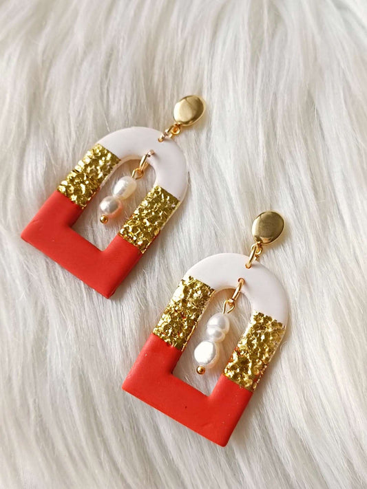 Terracotta Patterned Arch Earrings - Hamutal - Terracotta arche with white and gold details and fresh water pearls