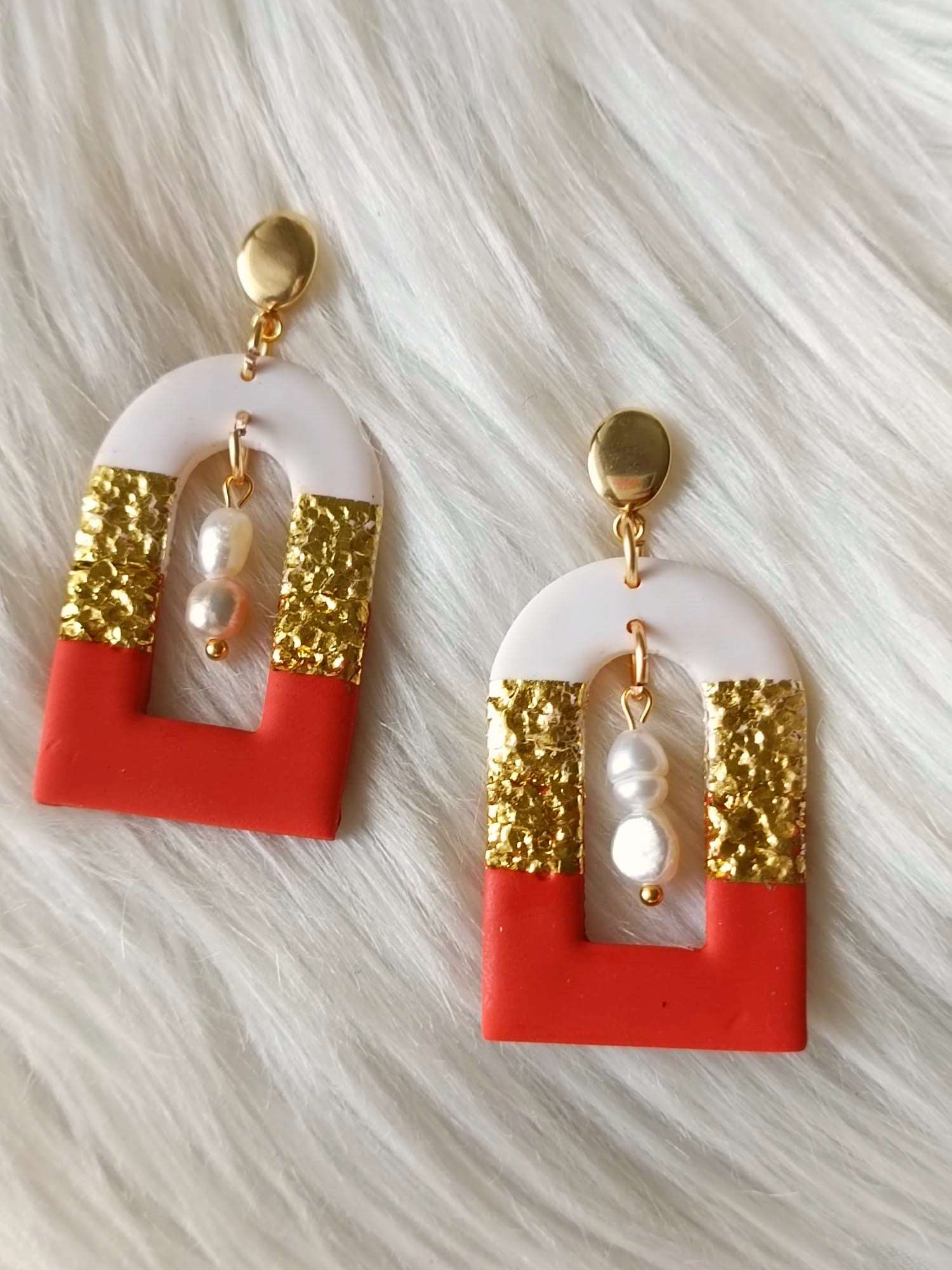 Terracotta Patterned Arch Earrings - Hamutal - Terracotta arche with white and gold details and fresh water pearls