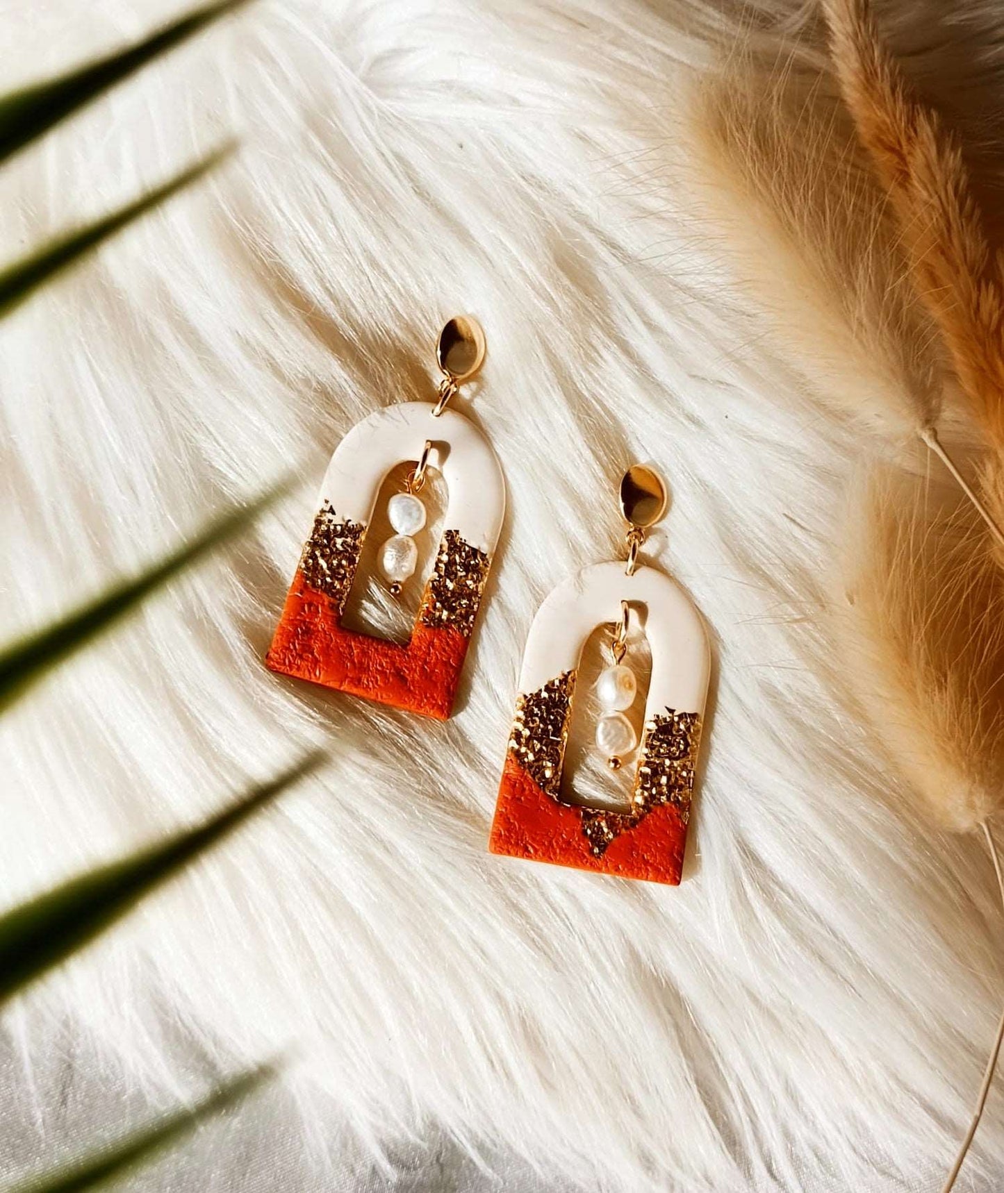 Terracotta Patterned Arch Earrings - Hodiah - Terracotta arche with white and gold details and freshwater pearls