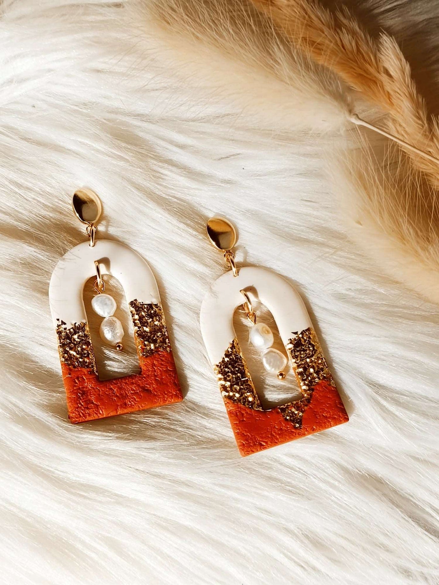 Terracotta Patterned Arch Earrings - Hodiah - Terracotta arche with white and gold details and freshwater pearls