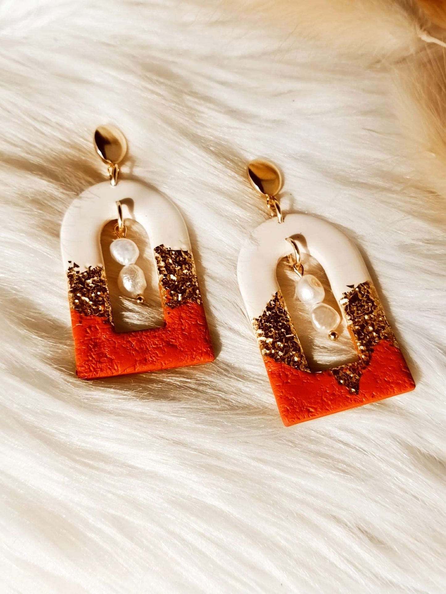 Terracotta Patterned Arch Earrings - Hodiah - Terracotta arche with white and gold details and freshwater pearls