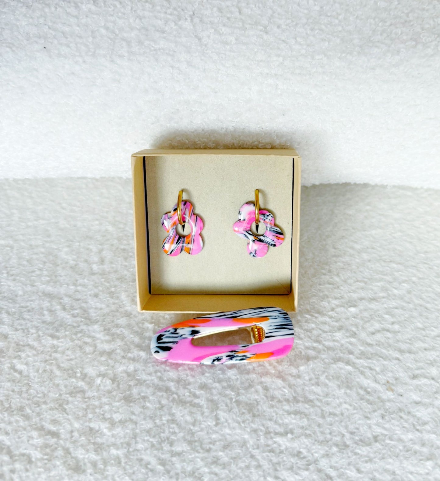 Match Parfait – Set “Pink Pop” 🎀 Fleur 5 petals - Bijoux faits main en France – Créations artisanales uniques | Andreina Clay