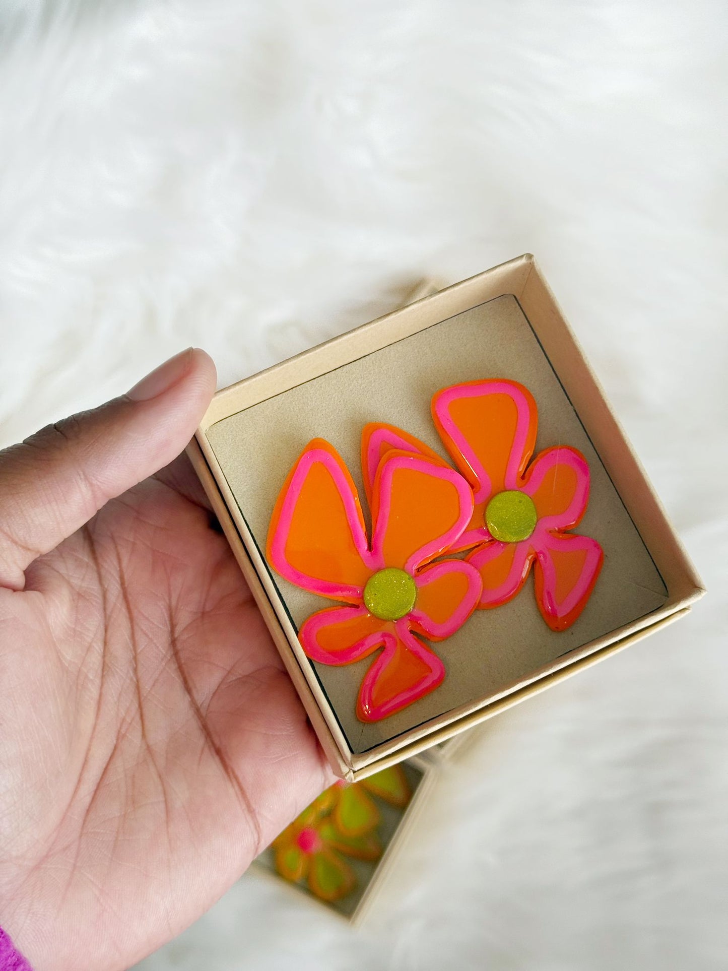 Polymer clay Groovy 70's Flowers "Flower power" 🌸- Lightweight studs