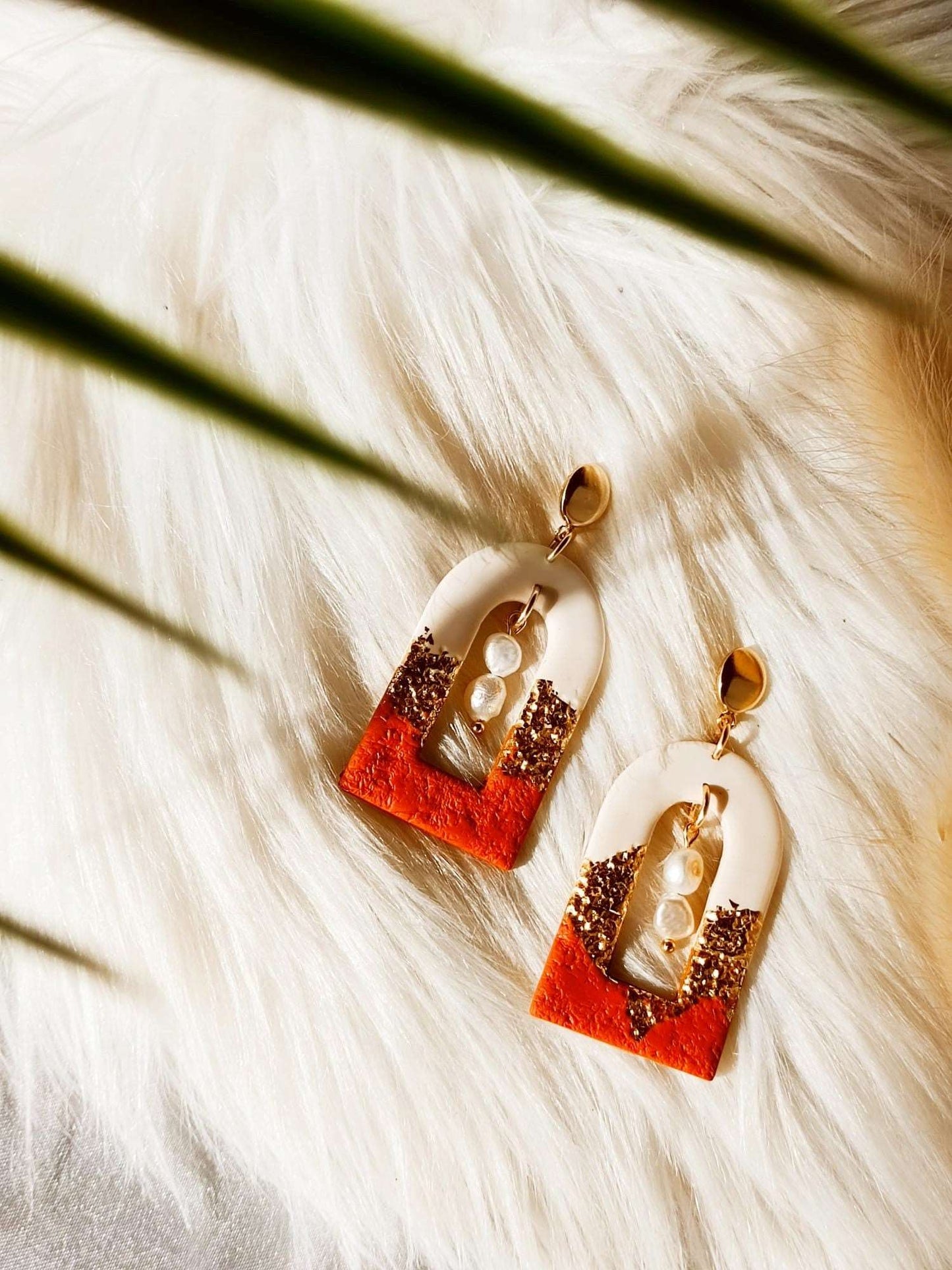 Terracotta Patterned Arch Earrings - HUDA - Terracotta arche with white and gold details and freshwater pearls-earrings with beads